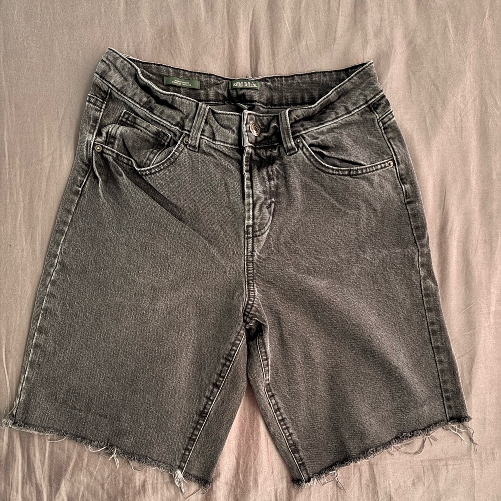 Women’s mid rise Bermuda shorts (Jorts)